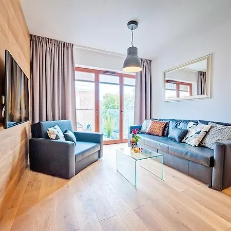 Dominikanska 9 - Bemyguest! In *